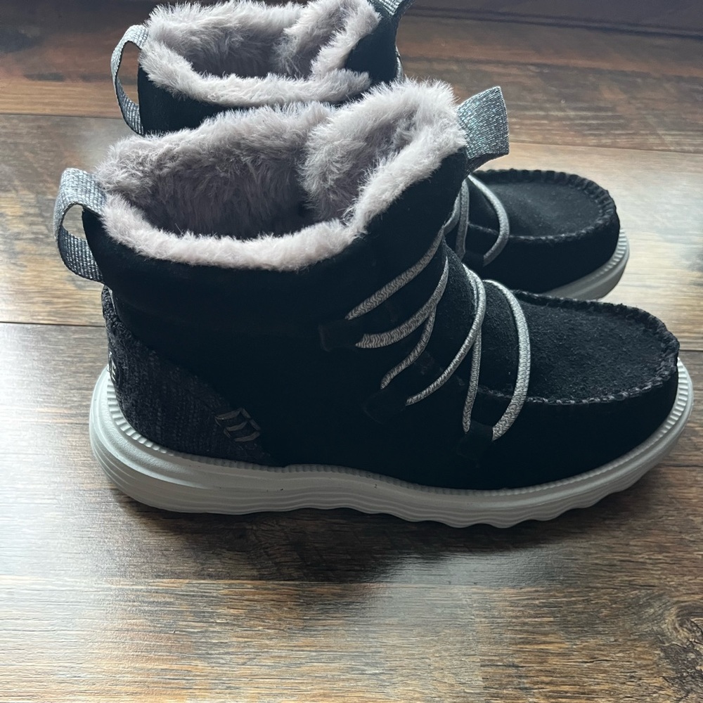 Hey Dude Reyes Suede Boots, size 6 womens